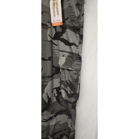 Wrangler Mens Multi-Green Camouflage Cargo Pockets Pants Size 44x 30 - Picture 5 of 9